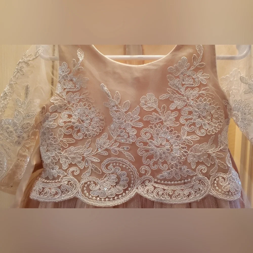 Sweet Kids USA Champagne and ivory lace Flower girl Dress. Sz.3